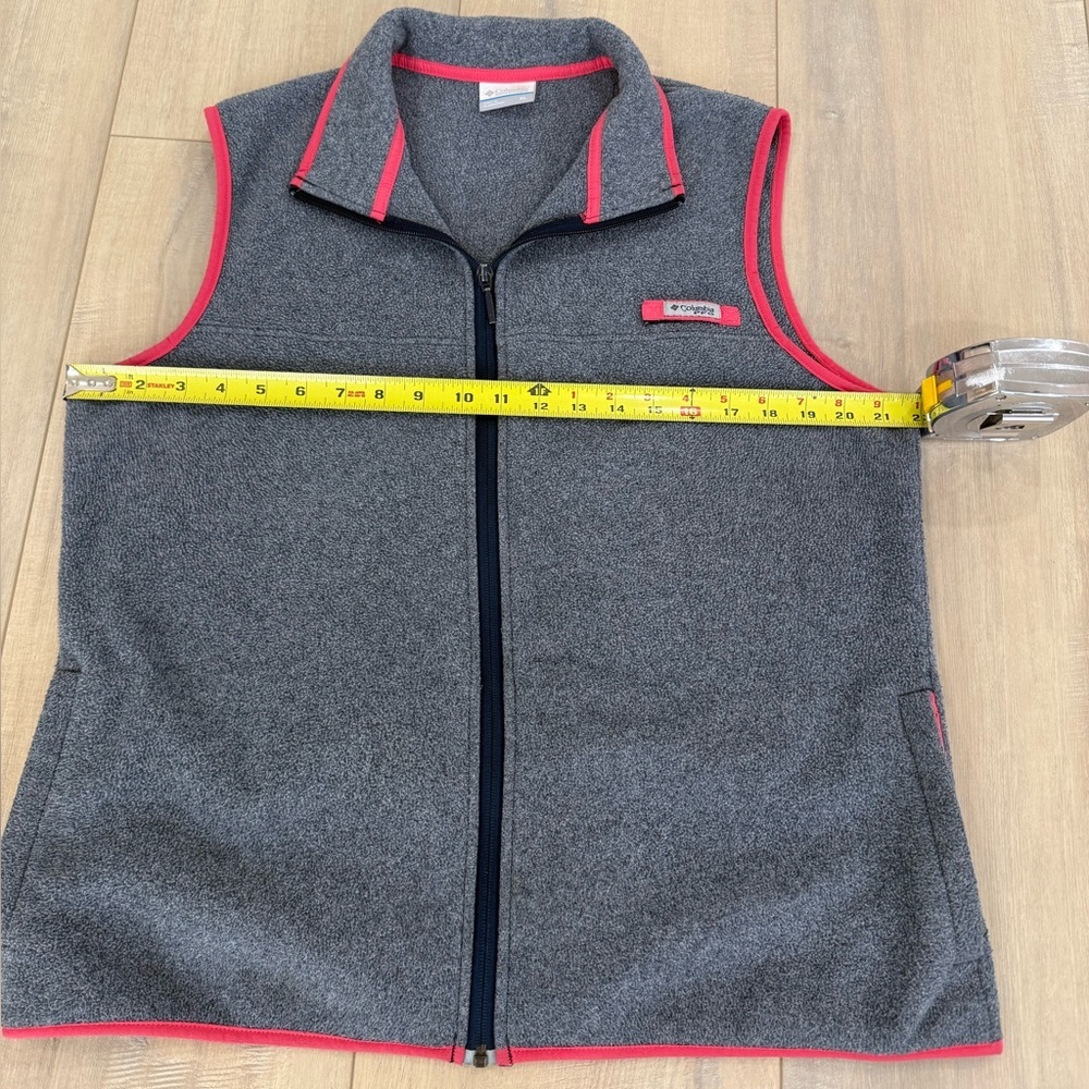 Columbia Woman’s Gray Fleece Vest with Pink Trim - Picture 3 of 4